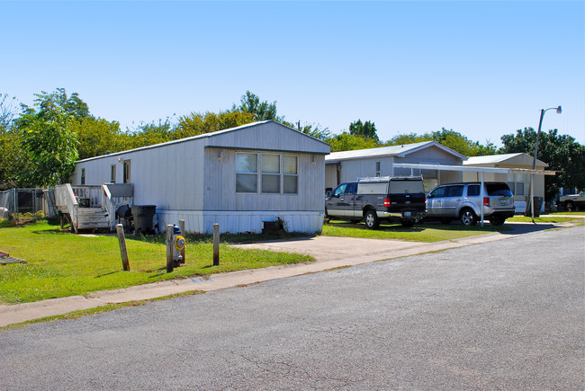 Bells Half Acres in Dallas, TX - Building Photo - Building Photo