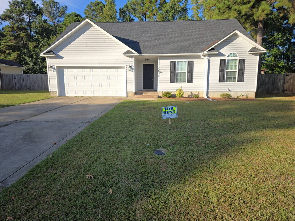 3700 Pioneer Dr in Hope Mills, NC - Building Photo