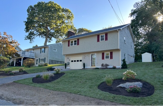 21 Spindrift Dr in Saunderstown, RI - Building Photo - Building Photo