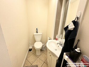 3 Folsom Ave, Unit 3 in Boston, MA - Foto de edificio - Building Photo