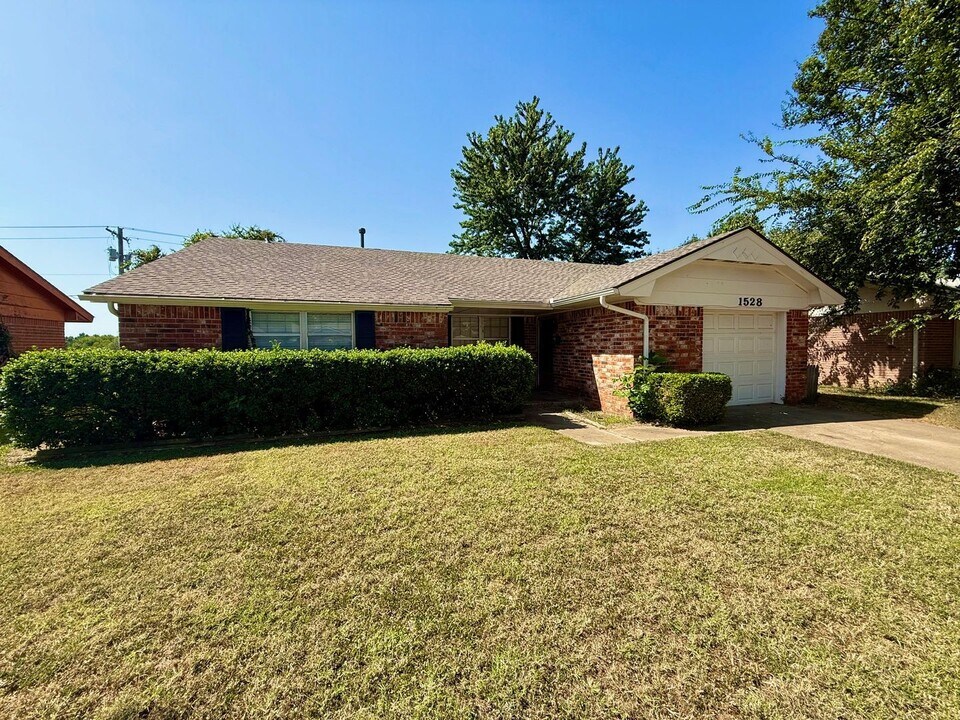 1528 Boyd St in Norman, OK - Building Photo