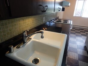 21011 67th Ave W, Unit 8 in Lynnwood, WA - Foto de edificio - Building Photo