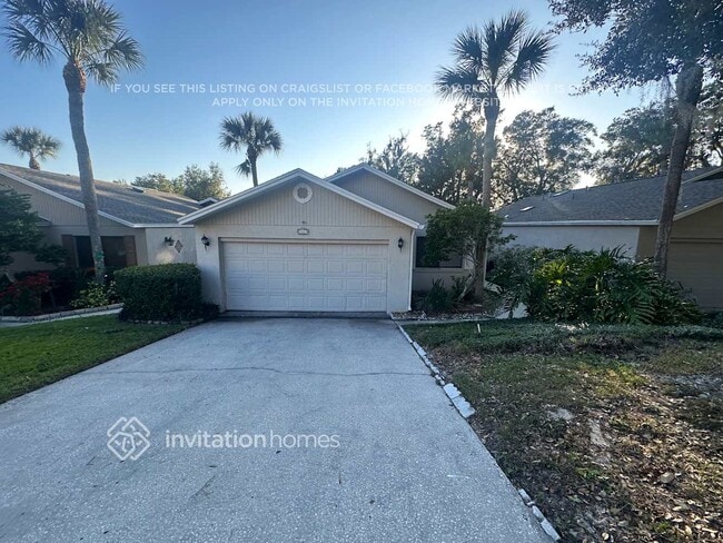 property at 1463 Oak Pl