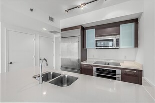55 SE 6th St, Unit 3208 in Miami, FL - Building Photo