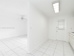 2025 Miami Rd in Fort Lauderdale, FL - Foto de edificio - Building Photo