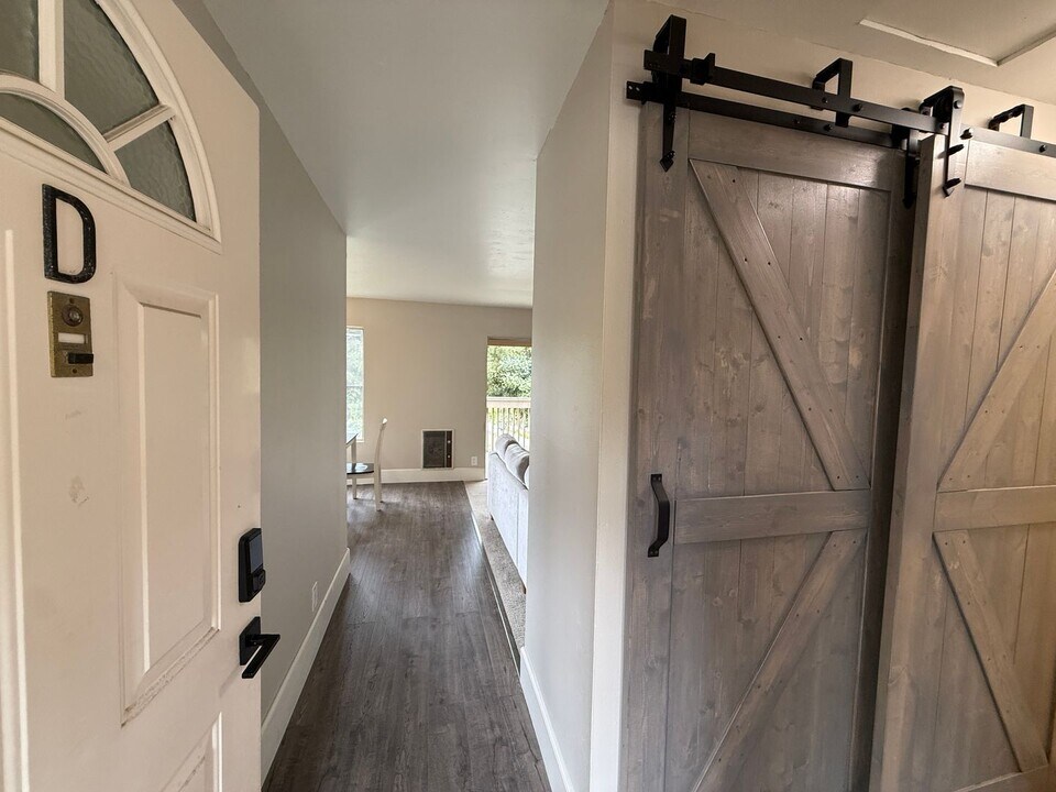 8561 Villa La Jolla Dr in San Diego, CA - Building Photo