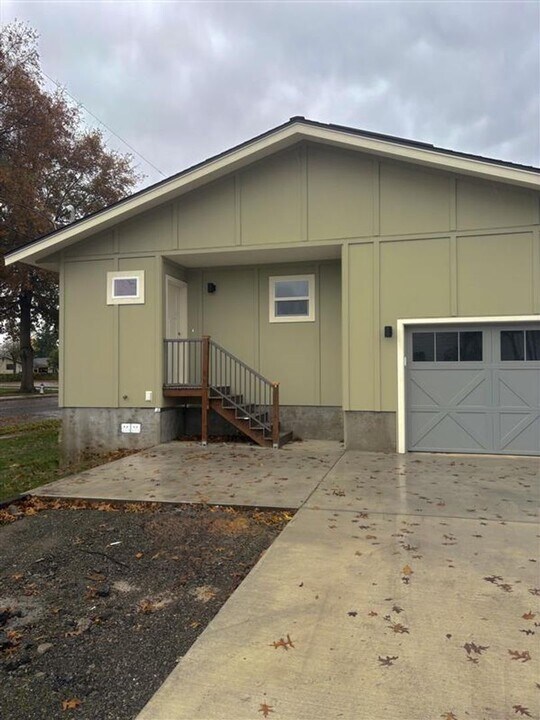 118 S Harkness St in Everson, WA - Building Photo