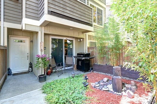 13810 Greenwood Ave N in Seattle, WA - Building Photo - Building Photo