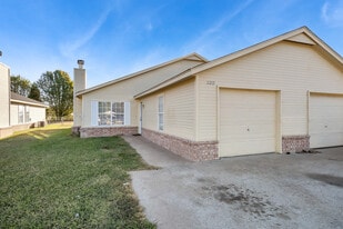 11215 N 112th East Ave in Owasso, OK - Building Photo