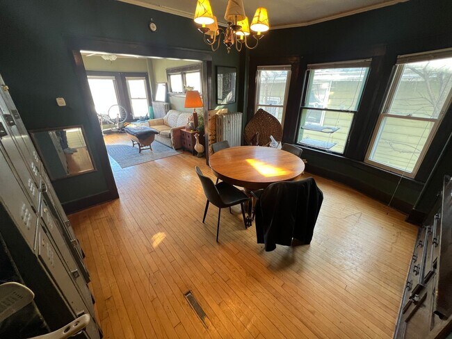 property at 2417 N Cramer St