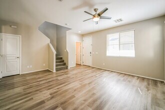 7032 S 7th Ln in Phoenix, AZ - Foto de edificio - Building Photo