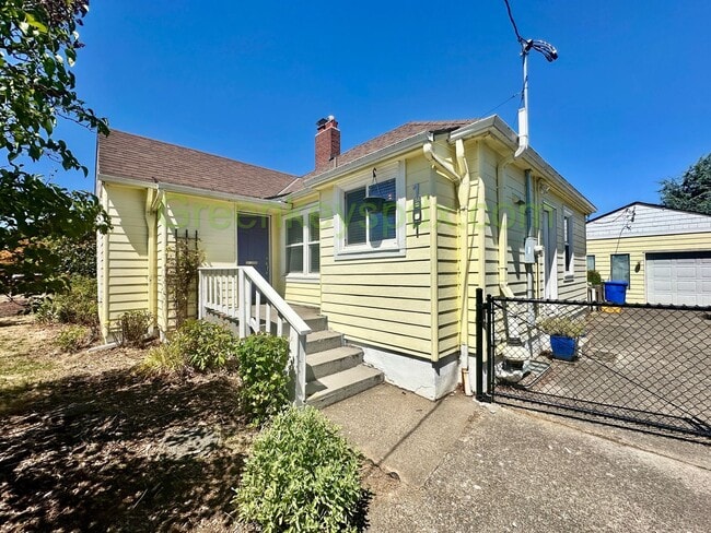 1601 NE Holman St in Portland, OR - Building Photo - Building Photo