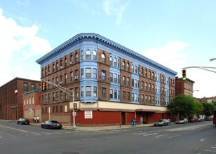 449-461 Main St in Holyoke, MA - Building Photo - Building Photo