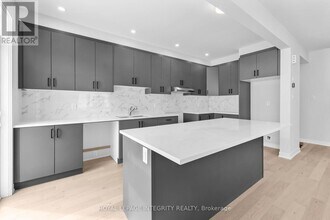 701 Tincture Pl in Ottawa, ON - Building Photo - Building Photo