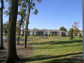 Pinewoods Circle in Romulus, MI - Foto de edificio - Building Photo