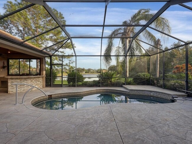 16806 5th Terrace NE, Unit 213 in Bradenton, FL - Foto de edificio - Building Photo