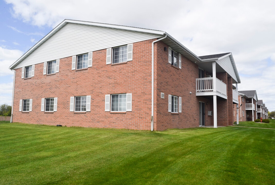 Clintonville Estates in Clintonville, WI - Foto de edificio