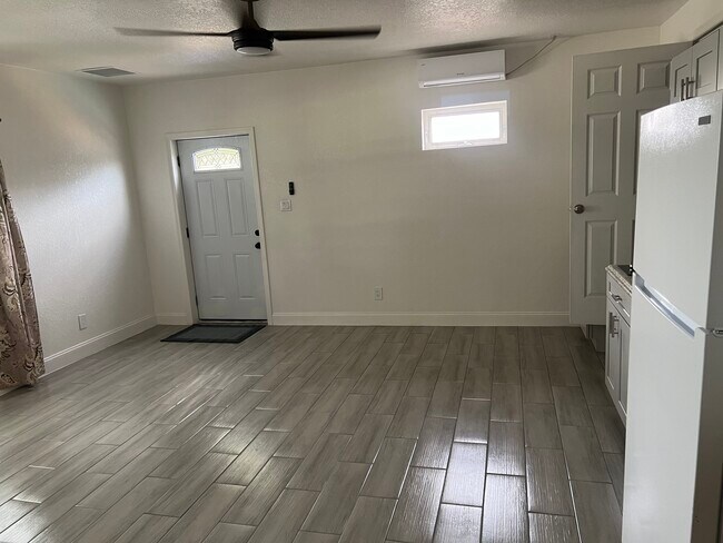 1809 Barksdale Dr
