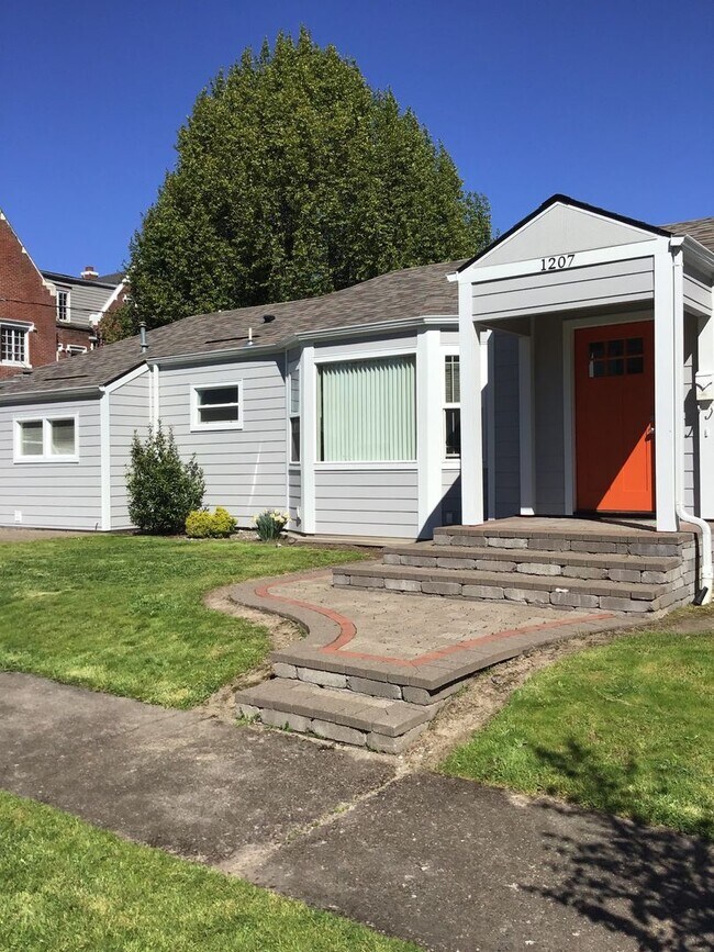 1207 NW Jackson Ave in Corvallis, OR - Building Photo - Building Photo