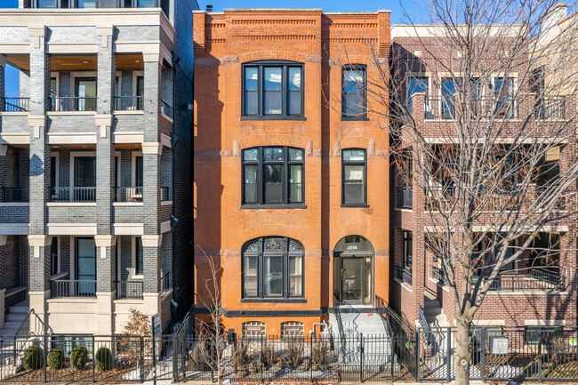 2214 N Halsted St in Chicago, IL - Building Photo - Building Photo