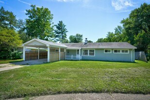 1935 Carmanbrook Pkwy in Flint, MI - Building Photo