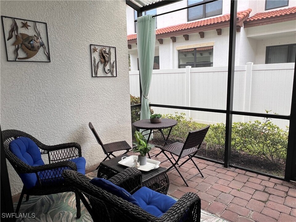 9470 Sardinia Way in Ft. Myers, FL - Building Photo