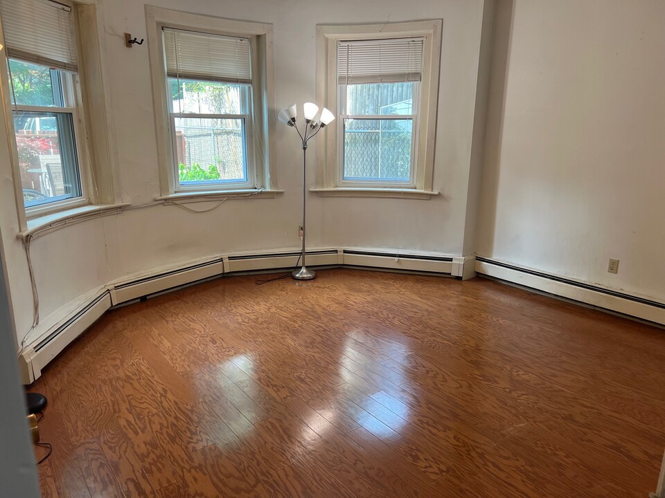 1738 Beacon St, Unit 1 in Brookline, MA - Building Photo