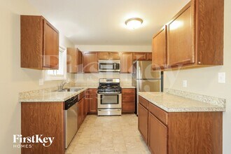 923 Nottingham Ln in Crystal Lake, IL - Building Photo - Building Photo