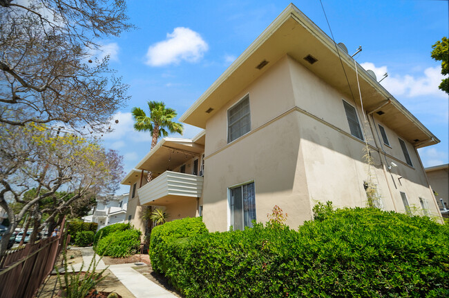 1140 Queen Anne Pl in Los Angeles, CA - Building Photo - Building Photo