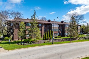 River Bluff Condominiums in Menomonee Falls, WI - Building Photo