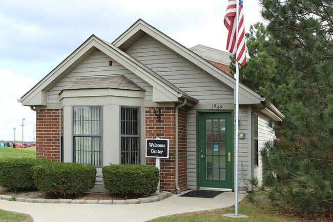 HUNTERS OAK APARTMENTS in Greenville, OH - Building Photo - Building Photo