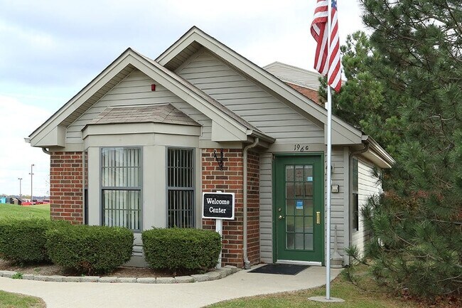 HUNTERS OAK APARTMENTS in Greenville, OH - Foto de edificio - Building Photo