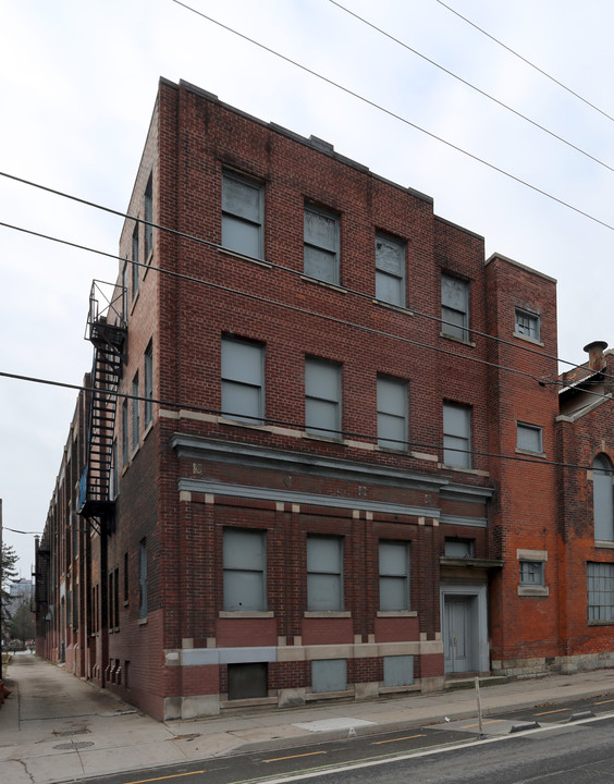 136 Cannon St E in Hamilton, ON - Building Photo