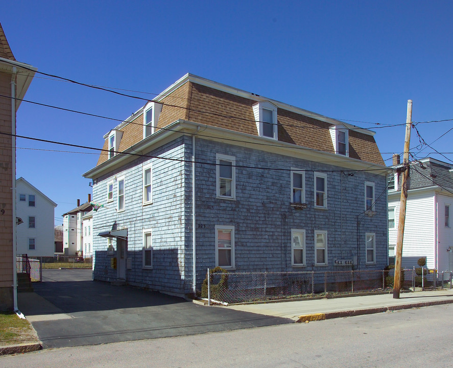 215 Tripp St in Fall River, MA - Building Photo