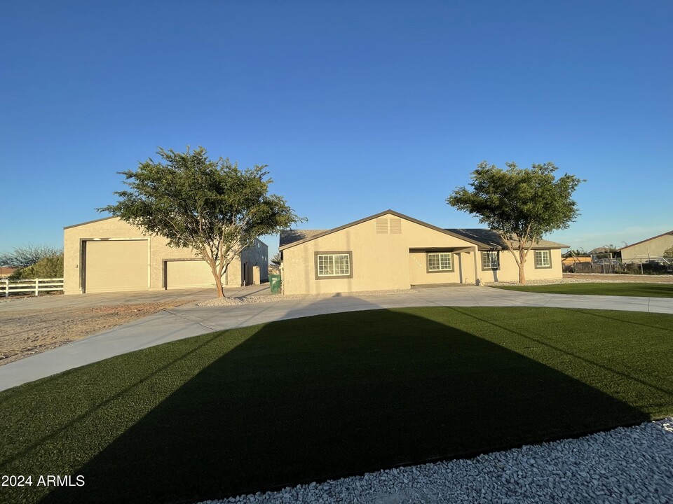 28109 N Varnum Rd in Queen Creek, AZ - Foto de edificio