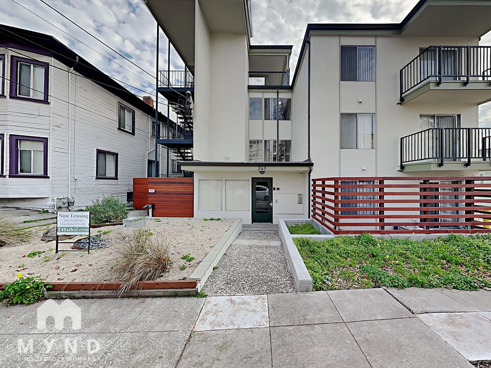 240 Athol Ave in Oakland, CA - Building Photo