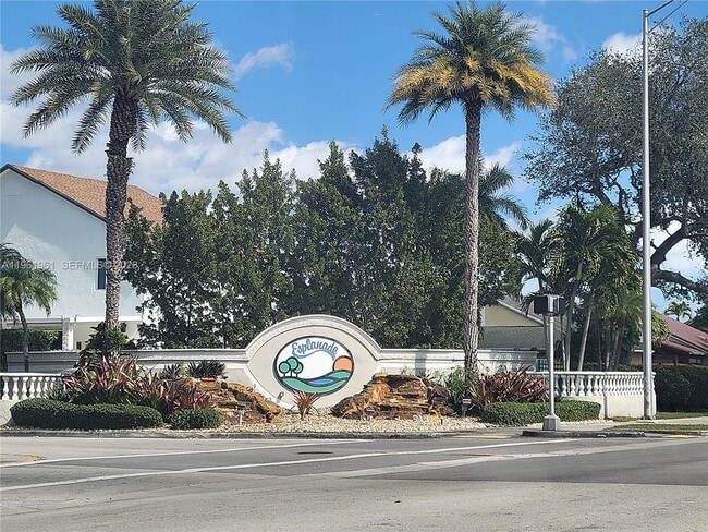 7928 NW 190th Ln in Hialeah, FL - Building Photo - Building Photo