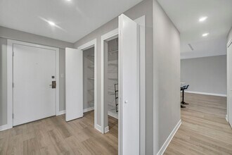 350 Plum Creek Dr in Wheeling, IL - Building Photo - Building Photo