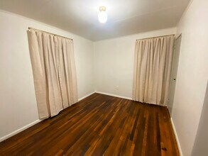 205 Hickory Ave in Crown Point, IN - Foto de edificio - Building Photo