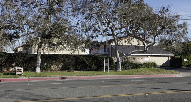 302 E Victoria St in Costa Mesa, CA - Foto de edificio - Building Photo