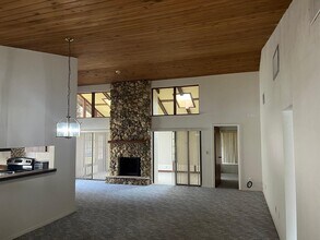 107 Meadowbrook Cir in Daytona Beach, FL - Building Photo - Building Photo