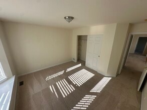 2898 Falling Waters Dr in Lindenhurst, IL - Building Photo - Building Photo