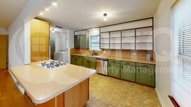 4717 Staples Ave in Fort Worth, TX - Building Photo - Building Photo
