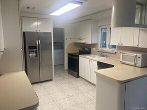 723 Hungry Harbor Rd in Valley Stream, NY - Building Photo - Building Photo