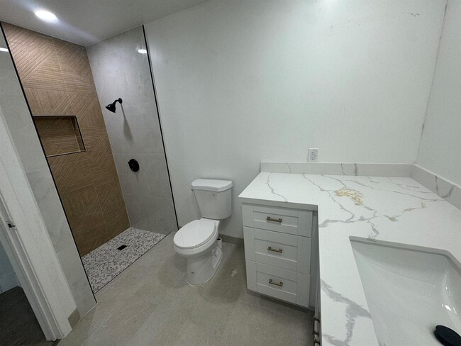 6260 SW 6th St in Margate, FL - Building Photo - Building Photo