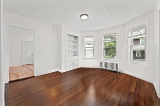 95 Roslindale Ave, Unit 1 in Boston, MA - Foto de edificio - Building Photo