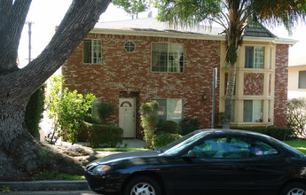 734 E Tujunga Ave in Burbank, CA - Building Photo - Building Photo