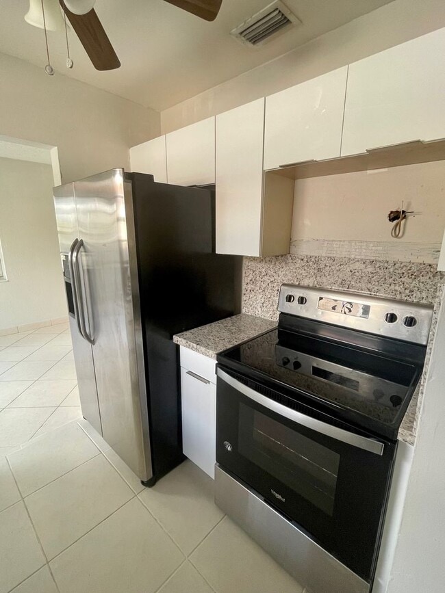 5428 SW 23rd St in West Park, FL - Building Photo - Building Photo