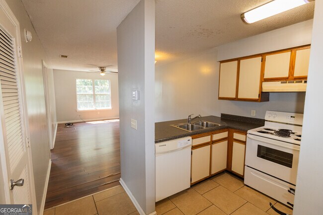 222 Lanier Dr-Unit -APT 310 in Statesboro, GA - Building Photo - Building Photo