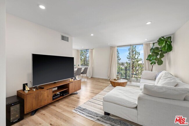 property at 100 S Doheny Dr